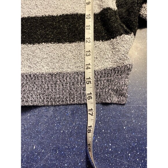 Free People Sz XS Crop Colorblock Sweater Wide Neck Gray Black White Reverse Hem - Picture 9 of 9